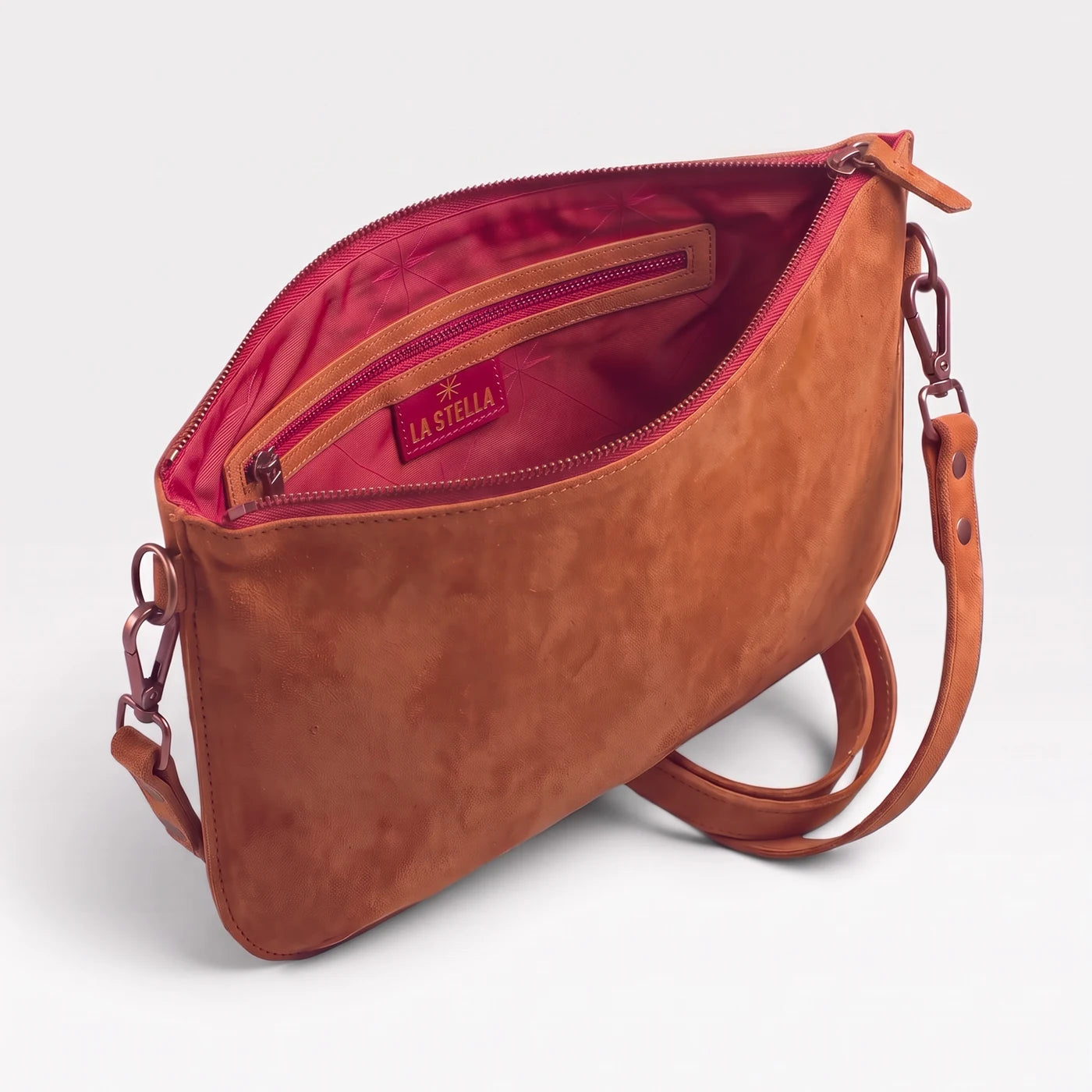 Base Baby simple ouverte, son compartiment unique doublé de rouge